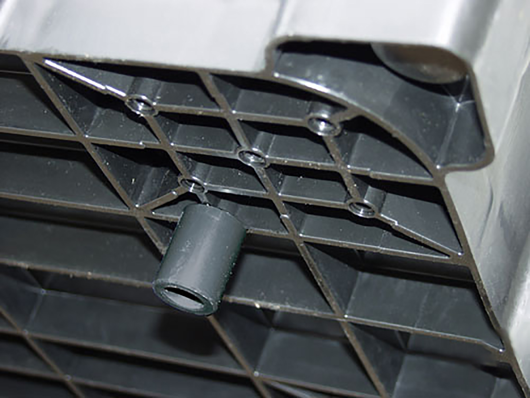 bafbf04713362d715820c149255d83bb Arretierungsnocken an Euro-PE-Auffangwanne 250/2, Kühlergrill, Waffe