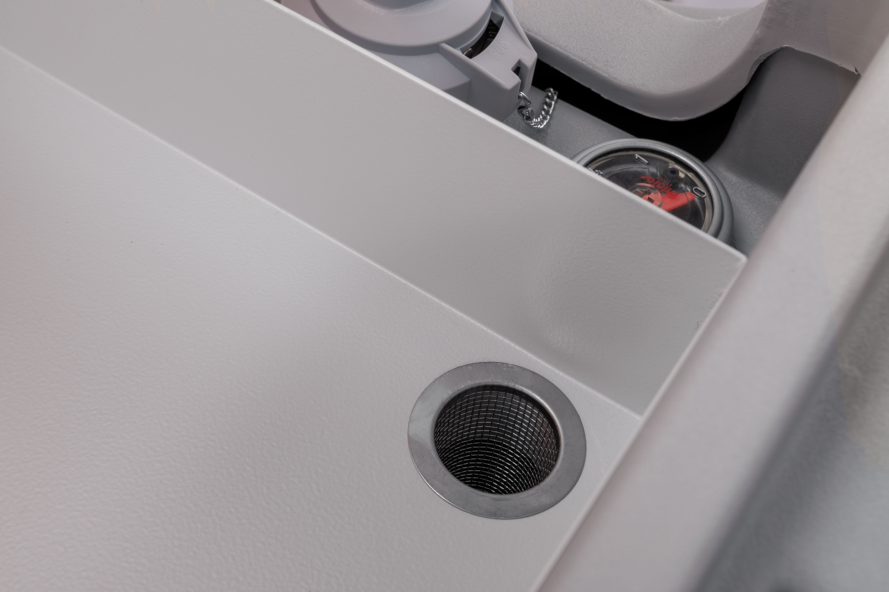 11861-11862_3979-shop Cemo CUBE Altöl-Kompaktanlagen – integrierte Einfüllschale und Schmutzsieb