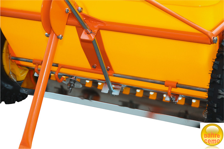 Streuwagen_KS-35-E_orange_hinten_8487 Exakte Streubreite stufenlos einstellbar für gleichmäßiges Steubild