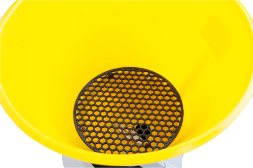 Streuwagen-SW-C_Einfuellsieb_10642_10643-neu Streuwagen SW20-C mit Einfüllsieb im PE-Behälter