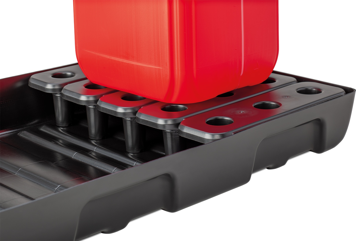 11732_11738_02_PE_Kleingebinde-Regalwanne_Rost-Detail_2022-12 PE-Kleingebinde-Regalauffangwannen – Kegelstumpf-Prinzip der Rostelemente von Cemo patentiert