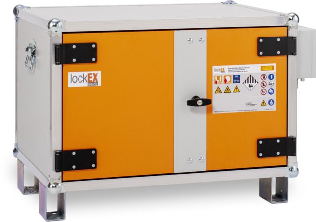 Akku-Ladeschrank 8/5 PremiumPlus mit Display aussen und Füssen