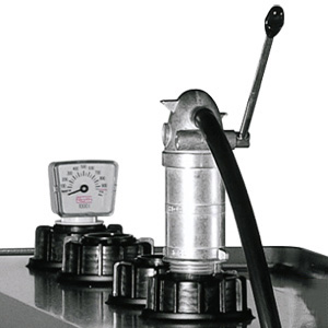 1452_02 Cemo Handpumpe montiert auf UNI/MULTI-Tank